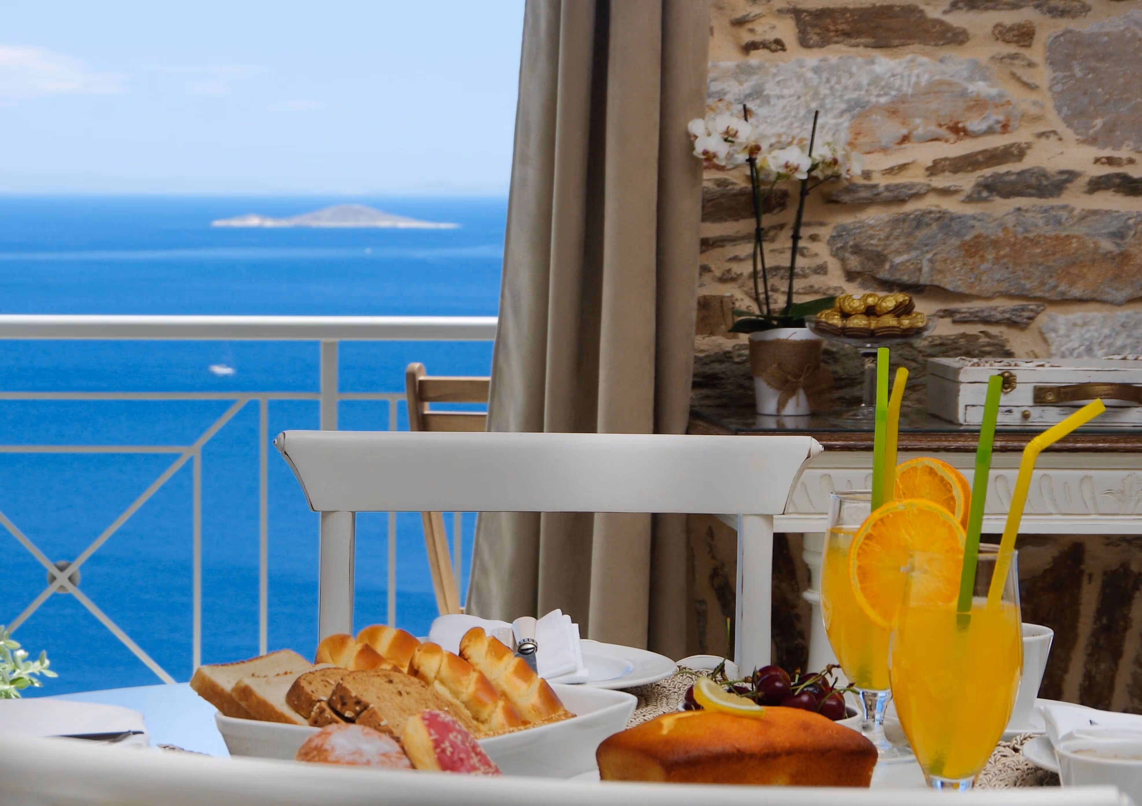 breakfast with sea view